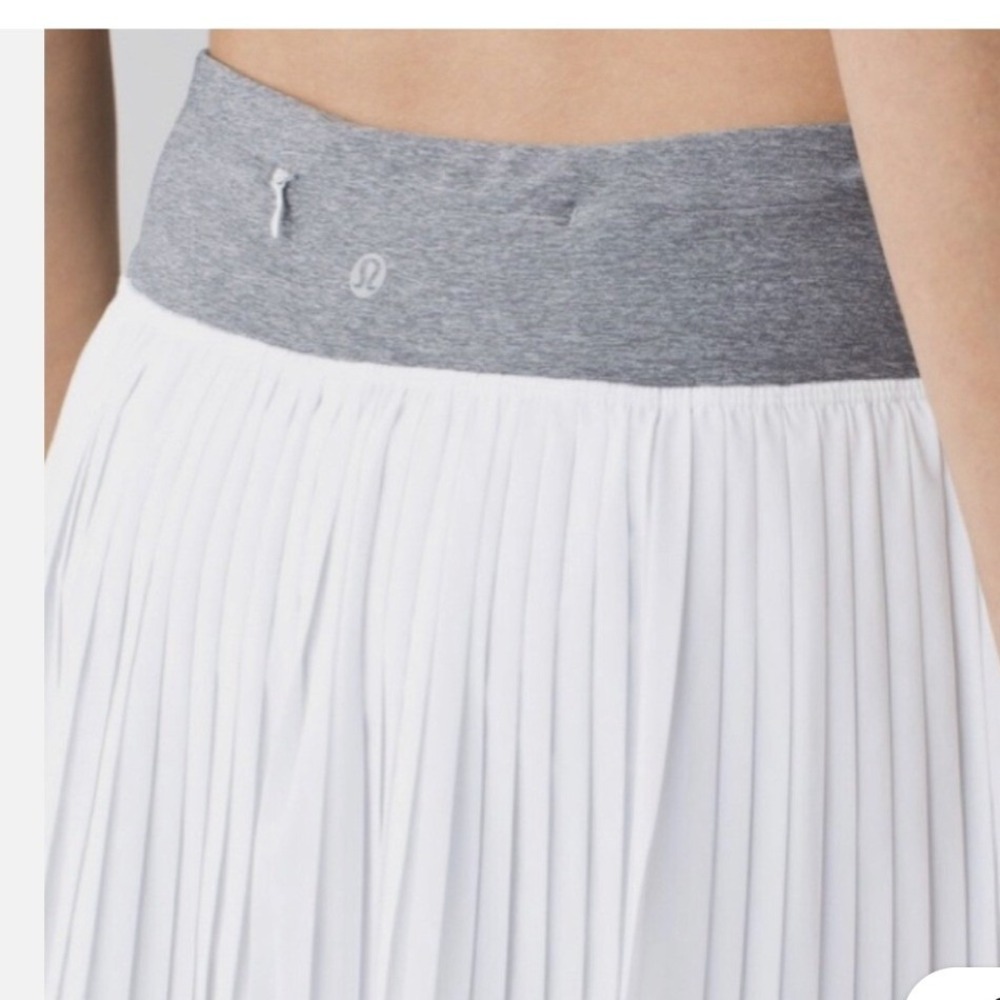 Lululemon Pleat to Street Skirt Size 8 White Mini Tennis Pleated Athleisure